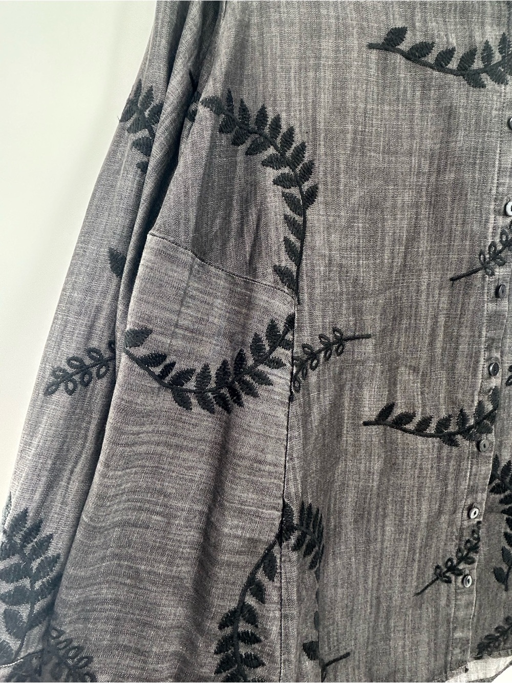 Soft Surroundings Gray Chambray Tunic Black Embroidered Papyrus Leaf 2x - Picture 6 of 10
